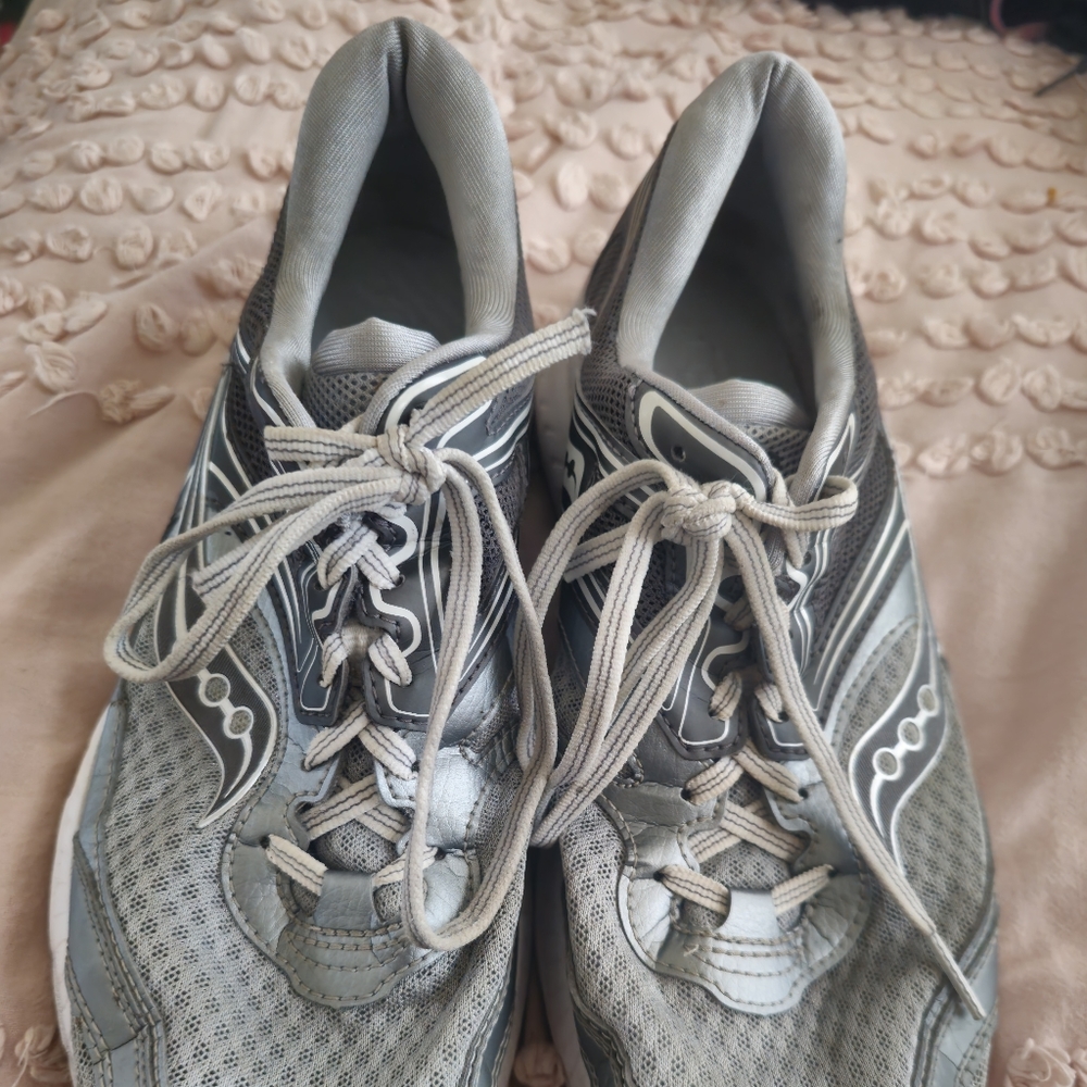 Versafoam saucony sneakers